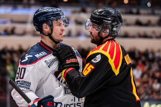 Linköpings Lance Bouma och Brynäs Simon Bertilsson