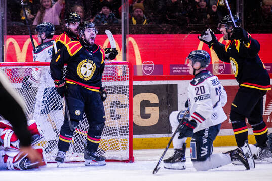 Brynäs Bobby Trivigno jublar