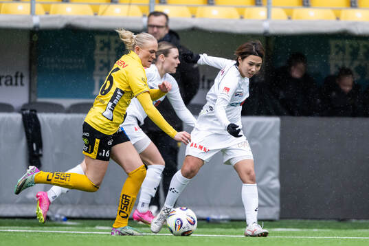 Elfsborgs Emilia Bengtsson och Växjö DFFs Miho Kamogawa