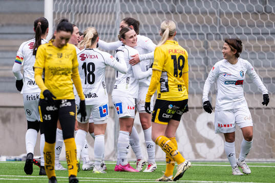 Växjö DFFs spelare jublar