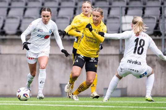 Växjö DFFs Larkin Russel och Elfsborgs Alice Broman