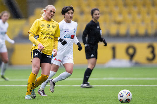 Elfsborgs Emilia Bengtsson och Växjö DFFs Suzu Amano