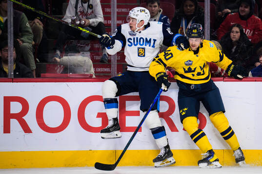 Artturi Lehkonen of Finland and Elias Pettersson of Sweden