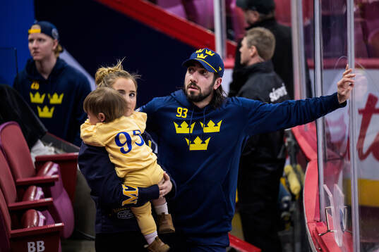 Mika Zibanejad of Sweden with his wife Irma Zibanejad and