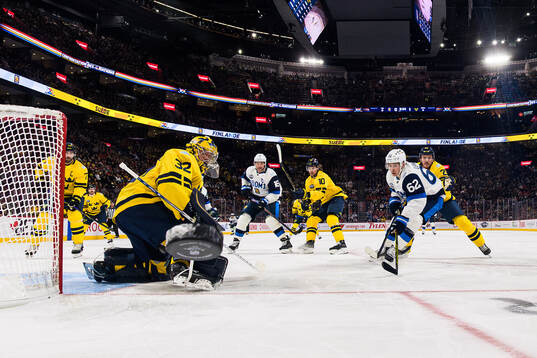 Victor Hedman, goaltender Filip Gustavsson, Adrian Kempe