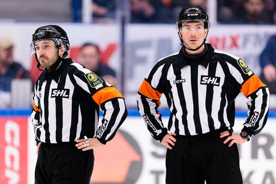 Domare Mattias Enroth och Domare Filip Eriksson