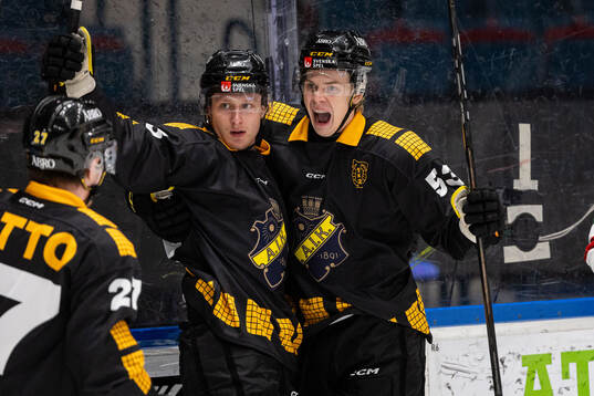 AIKs Albert Sjöberg jubilar med Oskar Magnusson