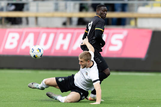 Örebros Hampus Söderström och GAIS Ibrahim Yalatif