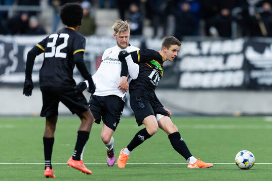 Örebros Karl Holmberg och GAIS Oskar Ågren