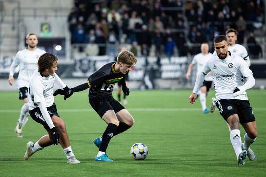 Örebros Charlie Swartling och GAIS Daniel Bengtsson