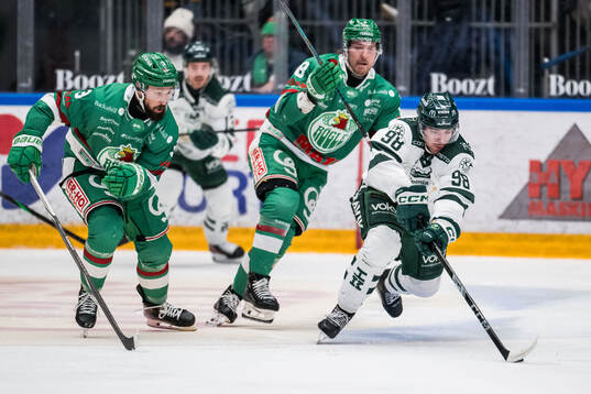 Rögles Michael Kapla och Färjestads Marian Studenic