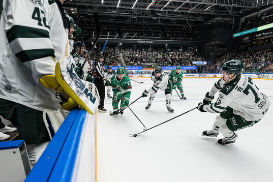 Rögles Linus Sjödin och Färjestads Viktor Lodin och