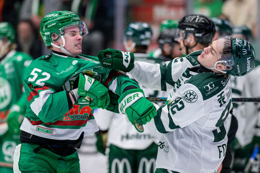 Rögles Felix Nilsson och Färjestads Lucas Forsell