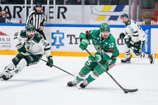 Färjestads Linus Johansson och Rögles Brady Ferguson