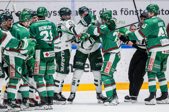 Färjestads Marian Studenic och Adam Ollas Mattsson och