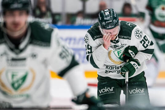 Färjestads Oskar Steen har ont