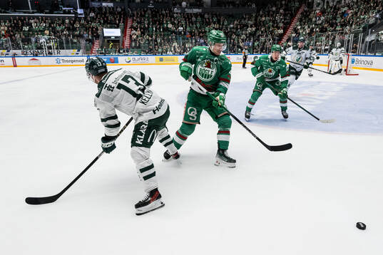 Färjestads Joel Kellman och Rögles Anton Bengtsson