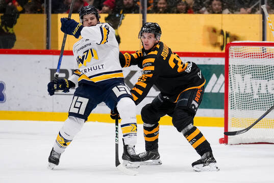 HV71s Tanner Kero och Skellefteås Pontus Johansson