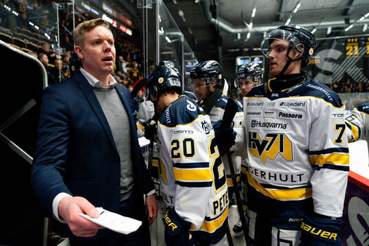 HV71s tränare Anton Blomqvist och William Ignberg Nilsson