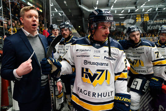 HV71s tränare Anton Blomqvist och Andre Petersson