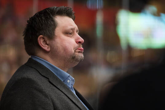 Modos tränare Mattias Karlin