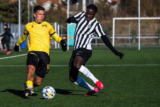 Mjällbys Nicklas Røjkjær och Landskronas Xavier Odhiambo