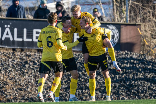 Mjällbys Måns Isaksson jublar