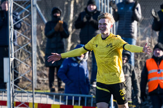 Mjällbys Måns Isaksson jublar
