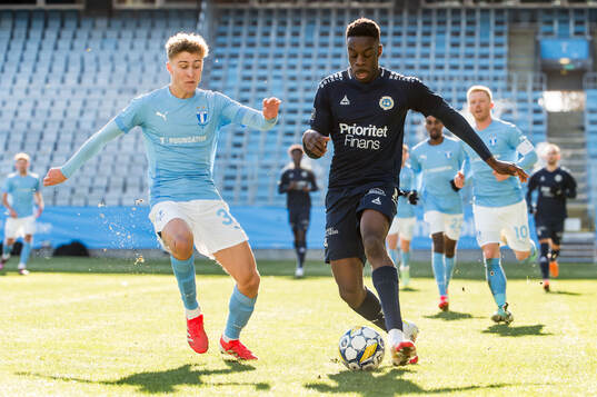 Malmö FFs Hugo Bolin och Utsiktens David Tokpah