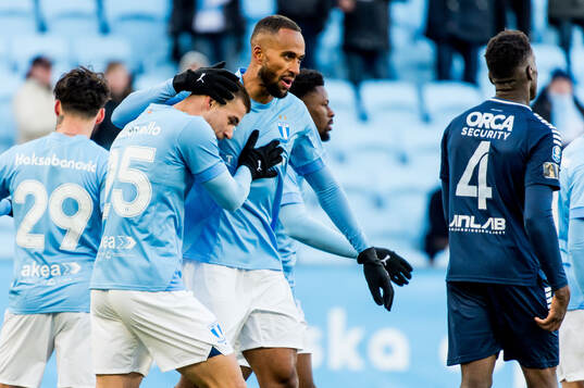 Malmö FFs Gabriel Busanello och Isaac Kiese Thelin jublar