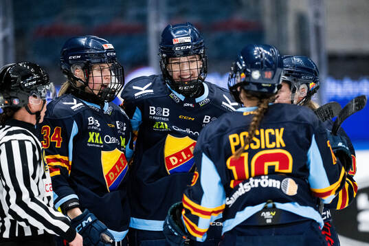 Djurgårdens Tereza Plosova och Tereza Pistekova jublar