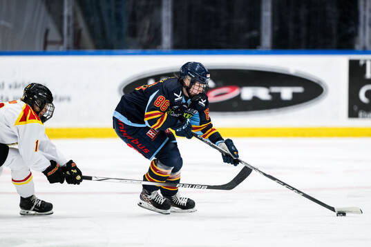 Brynäs Jenniina Nylund och Djurgårdens Selma Tyreskog