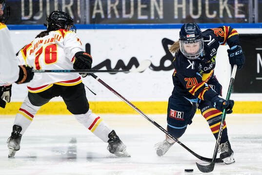 Brynäs Maude Poulin-Labelle och Djurgårdens Brette Pettet