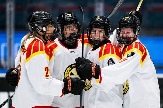 Brynäs Stina Sandberg, Maude Poulin-Labelle och Matilda