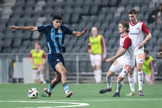 i250216 Djurgårdens Deniz Hummet och Sandvikens IFs Johan