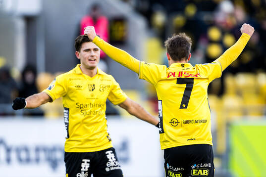 Elfsborgs Besfort Zeneli och Jens Jakob Dyhr Thomasen jublar