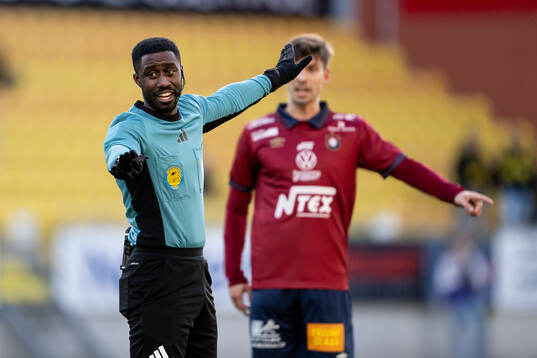 Domare Fredrik Oppong