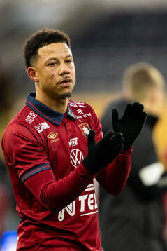 Örgrytes Tobias Sana tackar supportrarna
