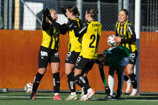 Häckens Matilda Nildén och Tabby Tindell jublar