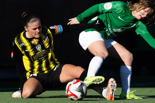 Häckens Hanna Wijk och DBK Fortuna Hjörrings Rebekka