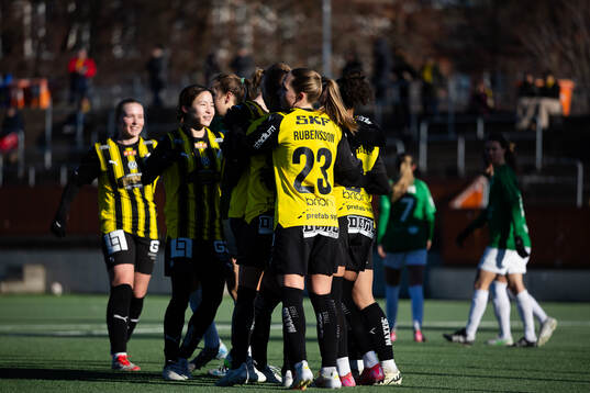 Häckens Felicia Schröder jublar