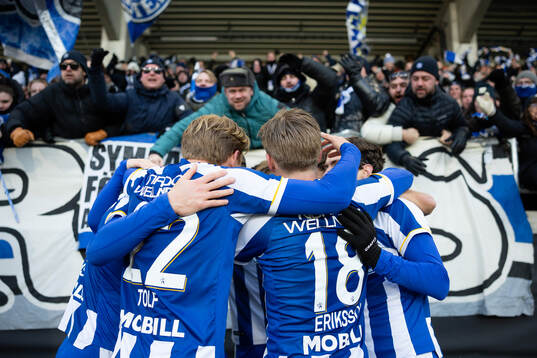 IFK Göteborgs Eman Markovic jublar ihop med lagkamrater