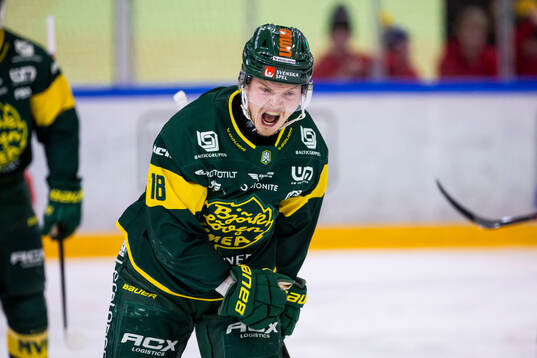Björklövens Axel Ottosson jublar