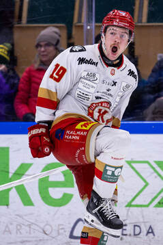 Kalmars Andrew Vanderbeck jublar