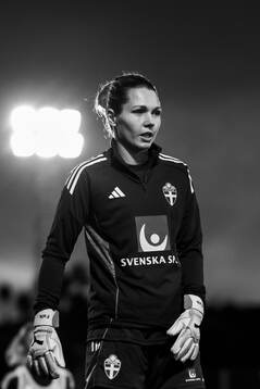 Goalkeeper Jennifer Falk