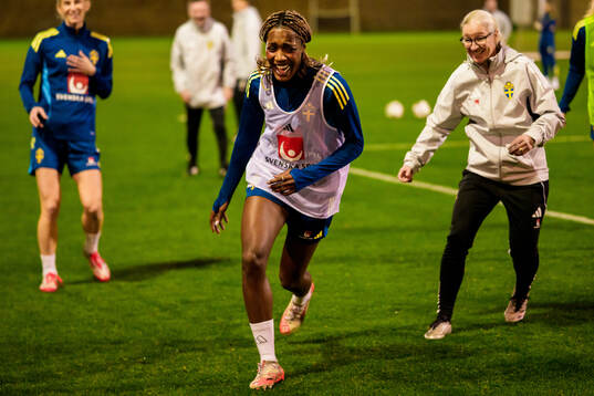 Evelyn Ijeh and assistant coach Victoria Sandell