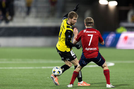 Häckens Simon Gustafson och Östers David Seger