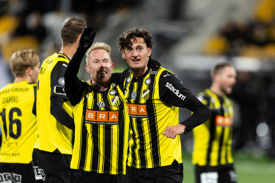 Häckens Silas Andersen jublar ihop med Mikkel Rygaard