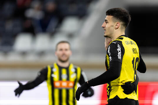 Häckens Srdjan Hrstic jublar