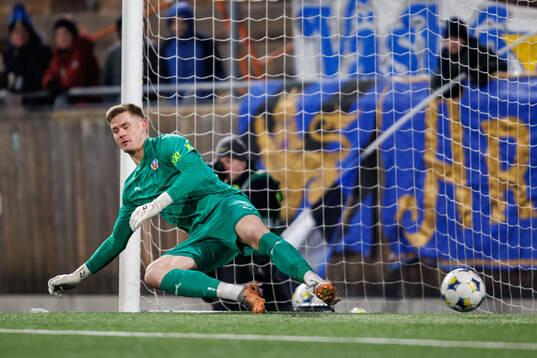 Helsingborgs målvakt Johan Brattberg släpper in 1-0